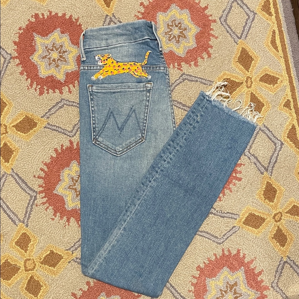 MOTHER denim The High Waisted Looker Ankle Fray in Shoot to Thrill